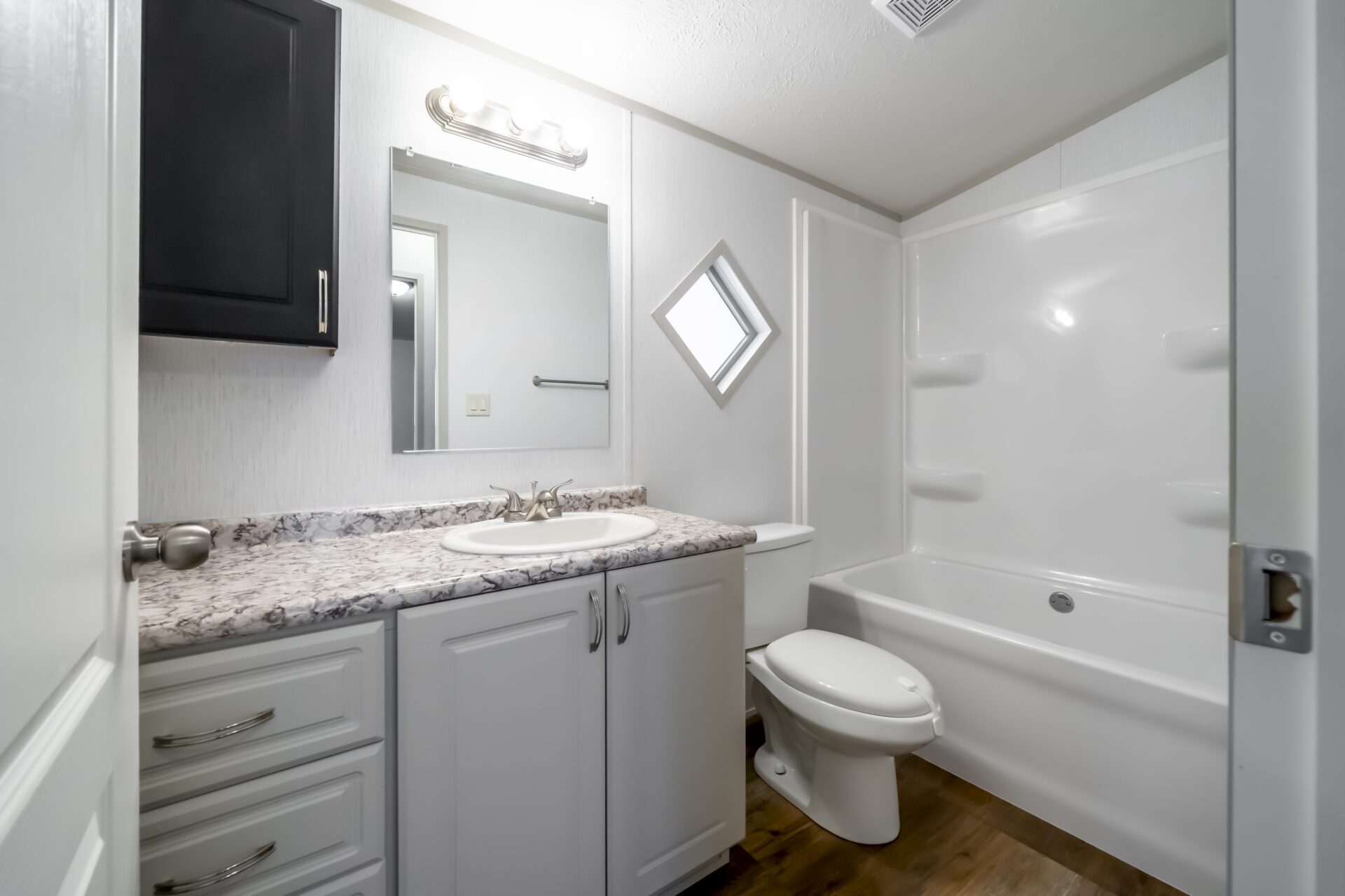 H 1880 32E 2ndBath 2535 1