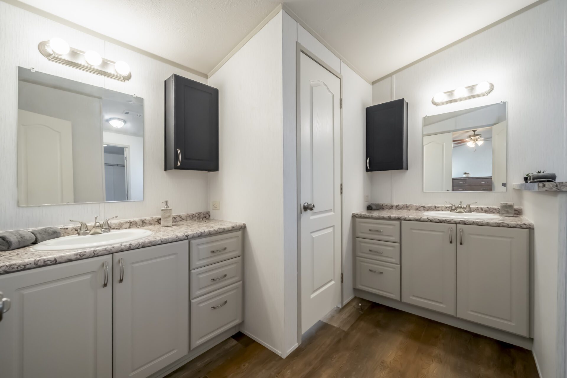 H 1880 32E MBath Vanities 2620 1