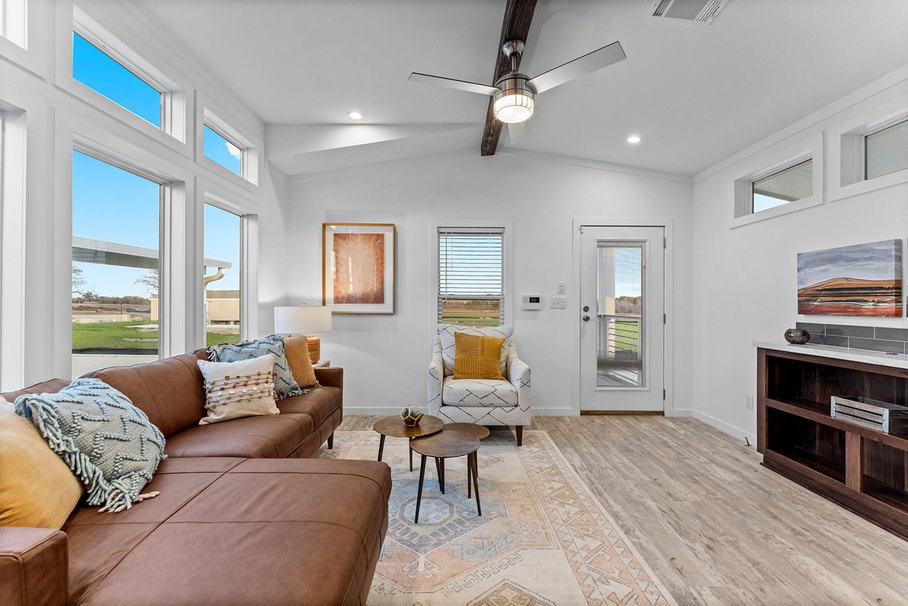 Innovation 1668H Living Room 3