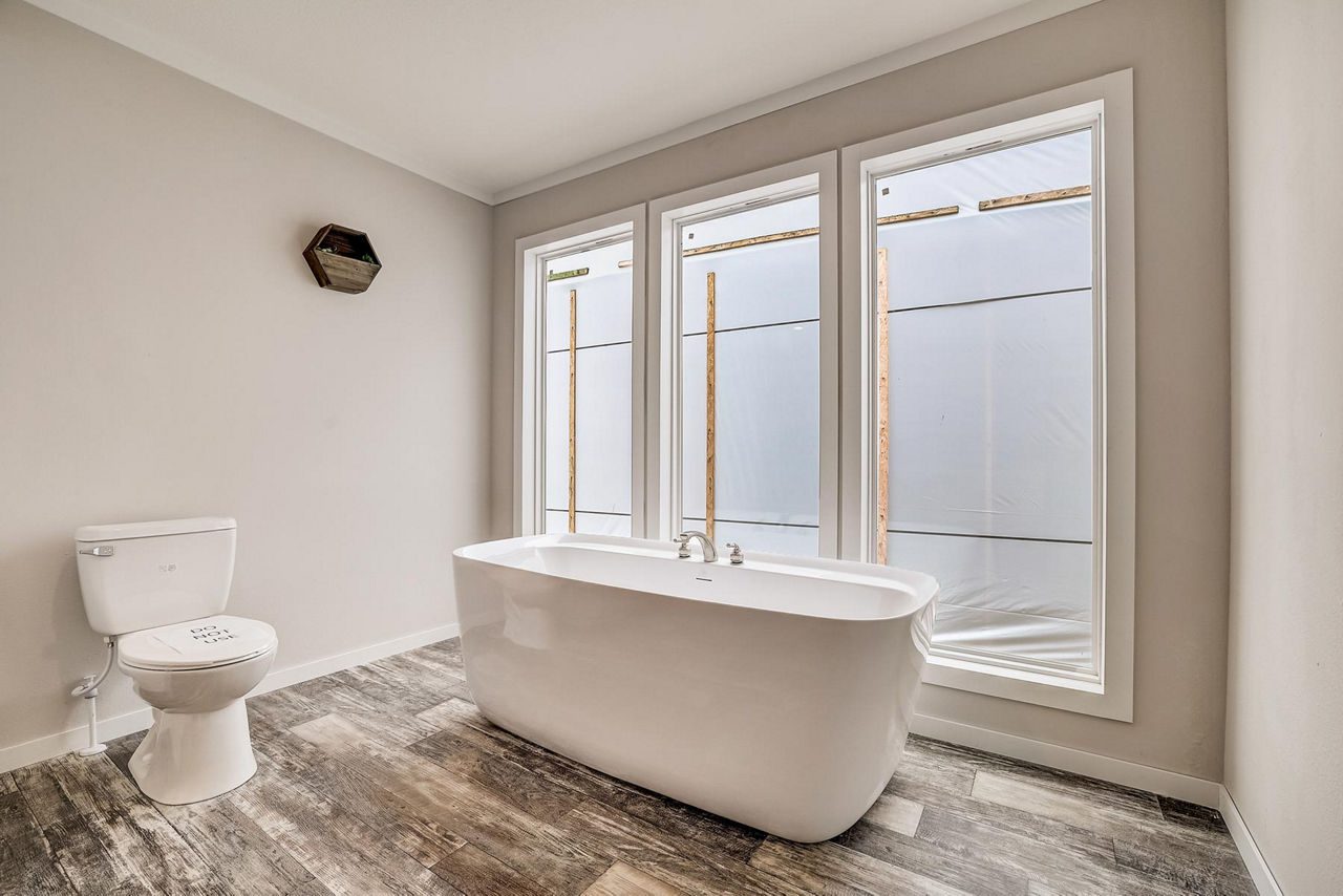 The Desire Primary Bath 4 1