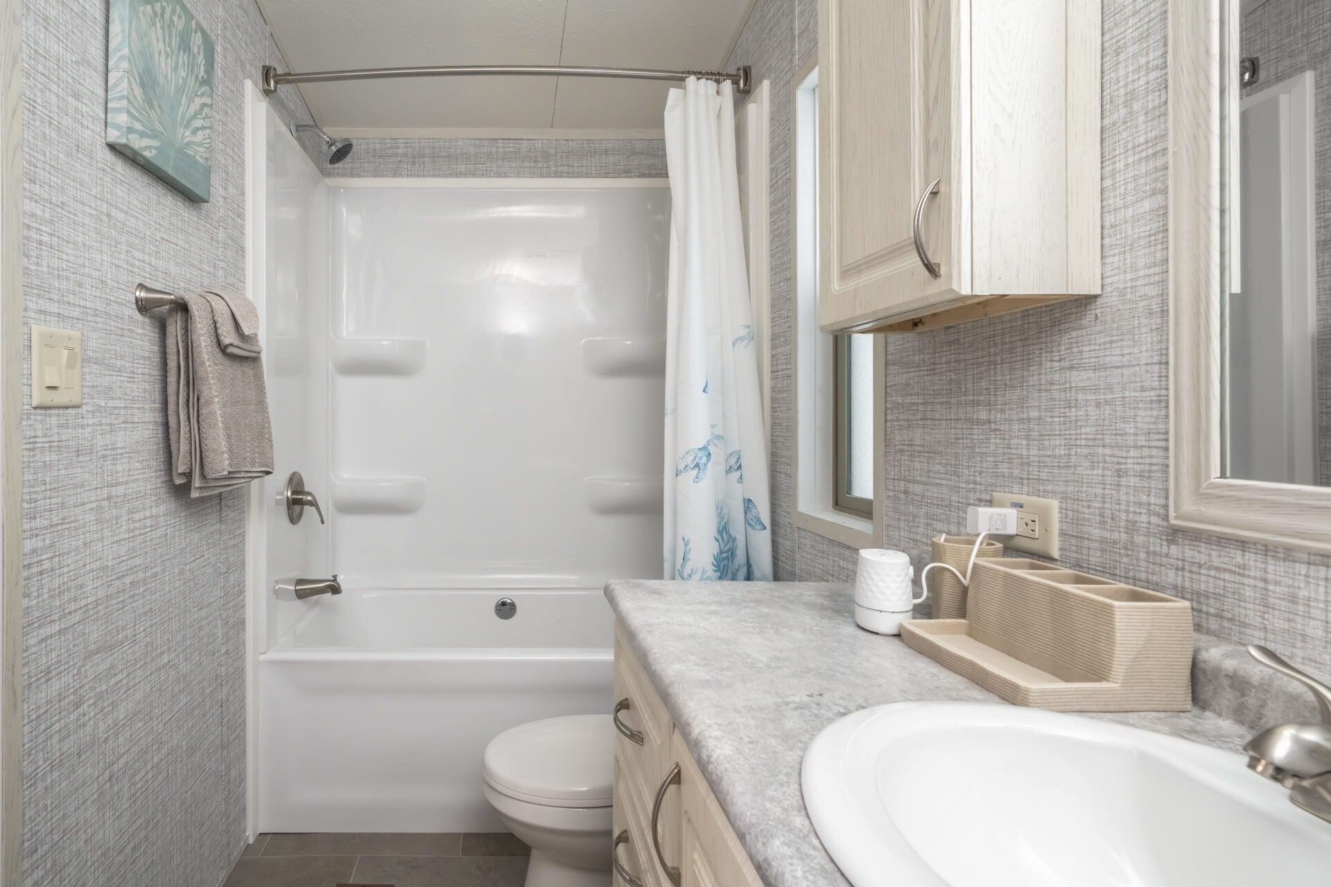 imgi 78 Legacy S 12x38 11FLA Bath 5424 1