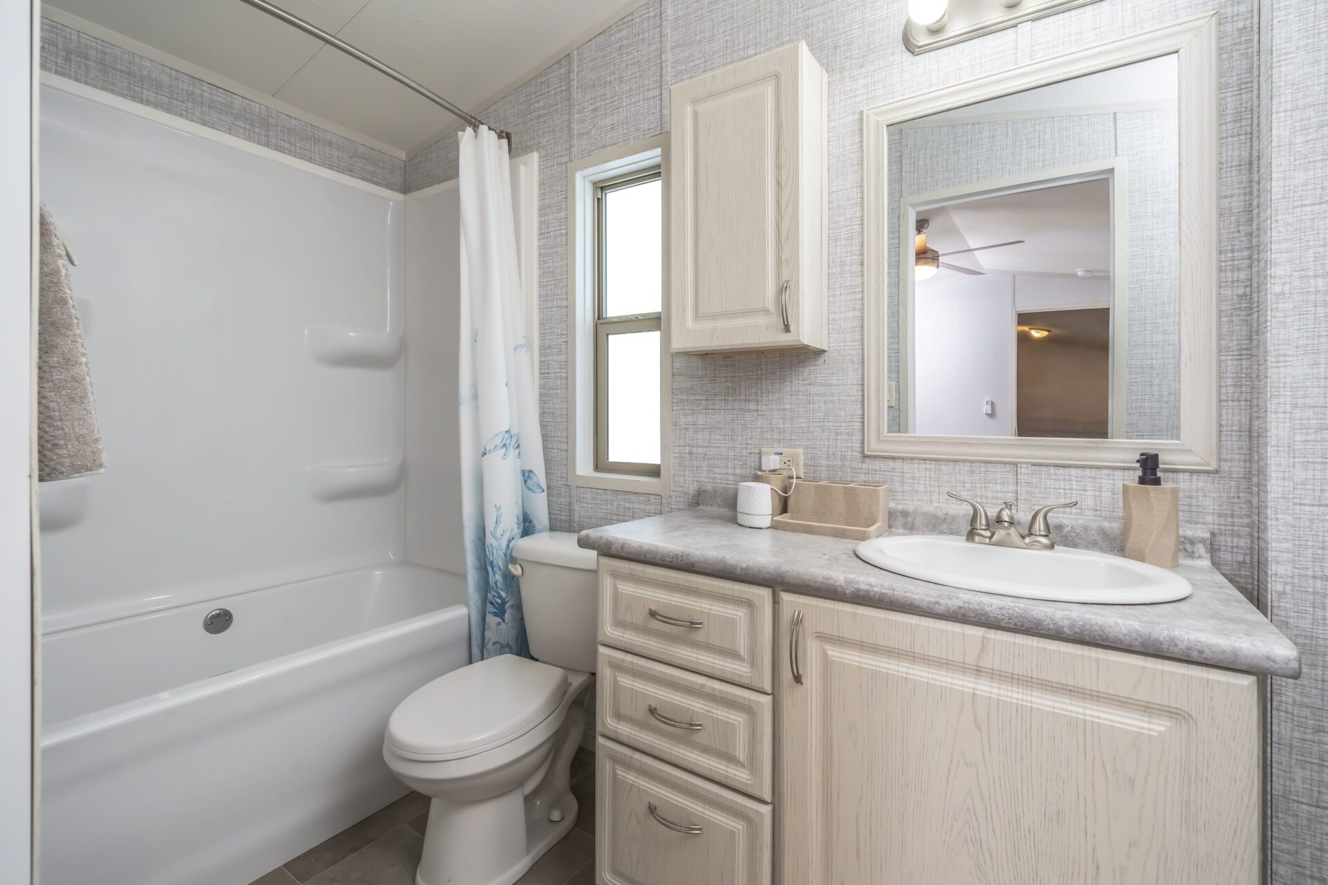 imgi 79 Legacy S 12x38 11FLA Bath 5434 1